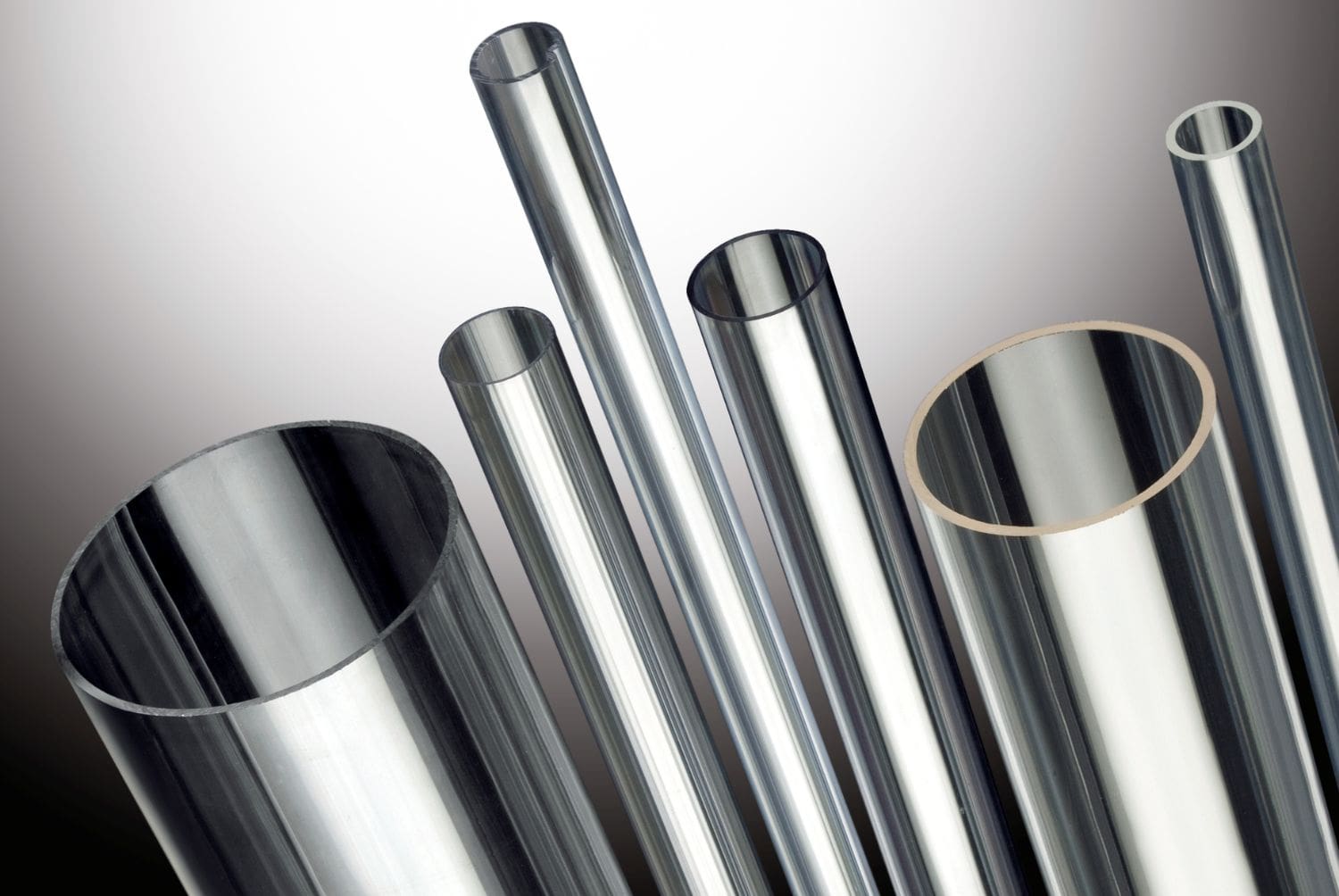 PTH Group è specializzata nell'estrusione di profili in plastica per l'illuminazione, utilizzando una vasta gamma di polimeri per soddisfare anche le esigenze più specifiche dei nostri clienti.